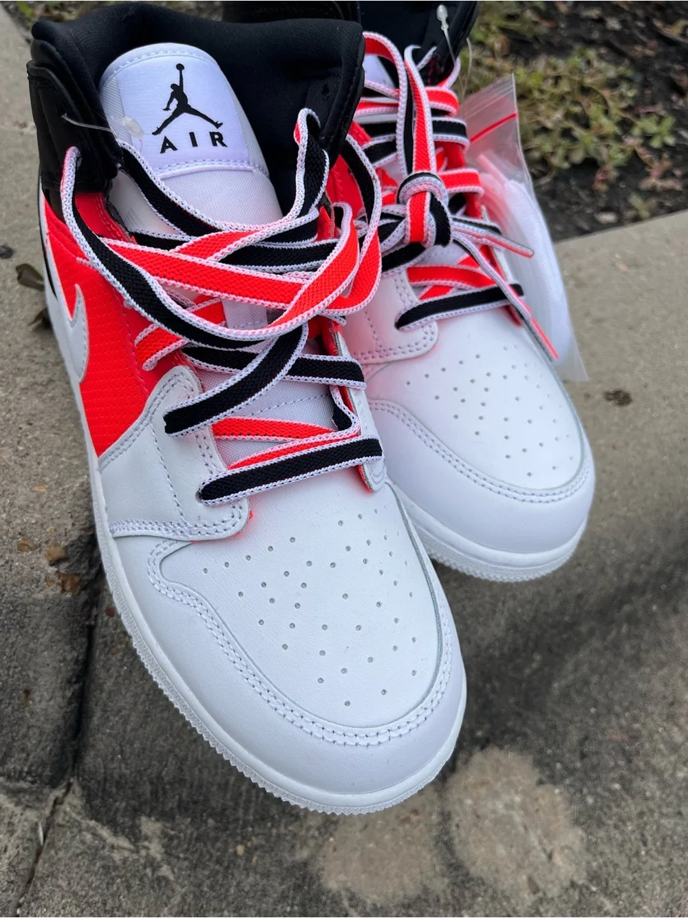 Nike Air Jordan 1 mid GS blk/infared in White,fb4417-016